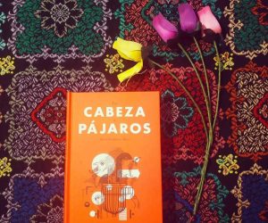 La cabeza a pájaros